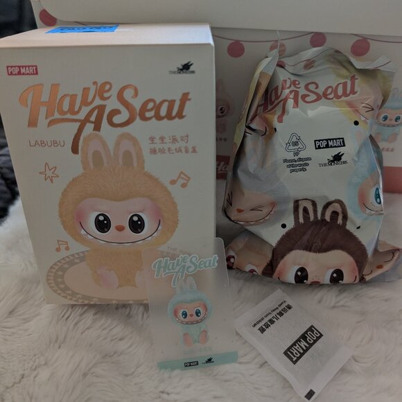 POP MART - Ququ - The Monsters Labubu Have a Seat Vinyl Plush - Picture 1 of 3